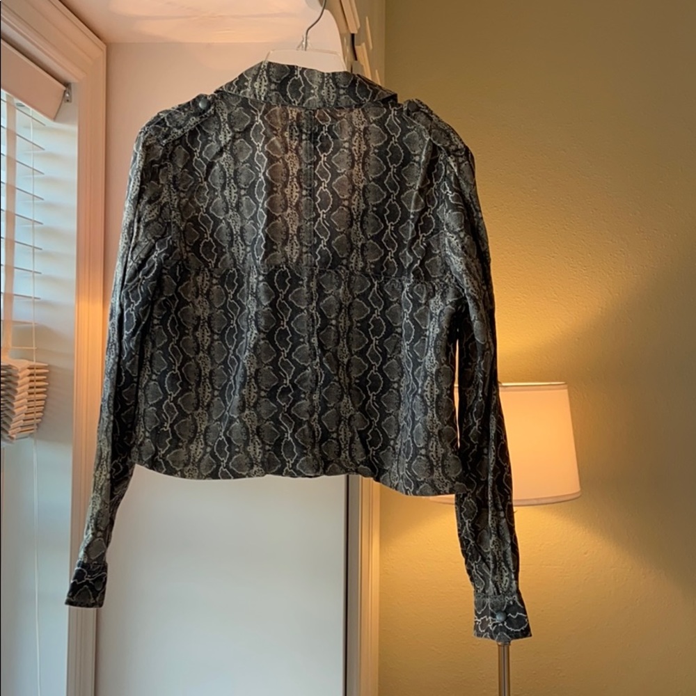 Blank NYC Snakeskin Cropped Fabric Jacket - Picture 6 of 9